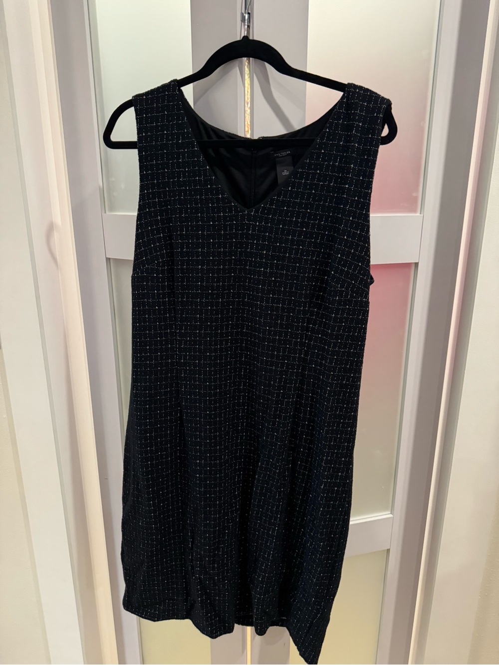 Ann Taylor Black Sleeveless Tweed V-Neck Mini Dress